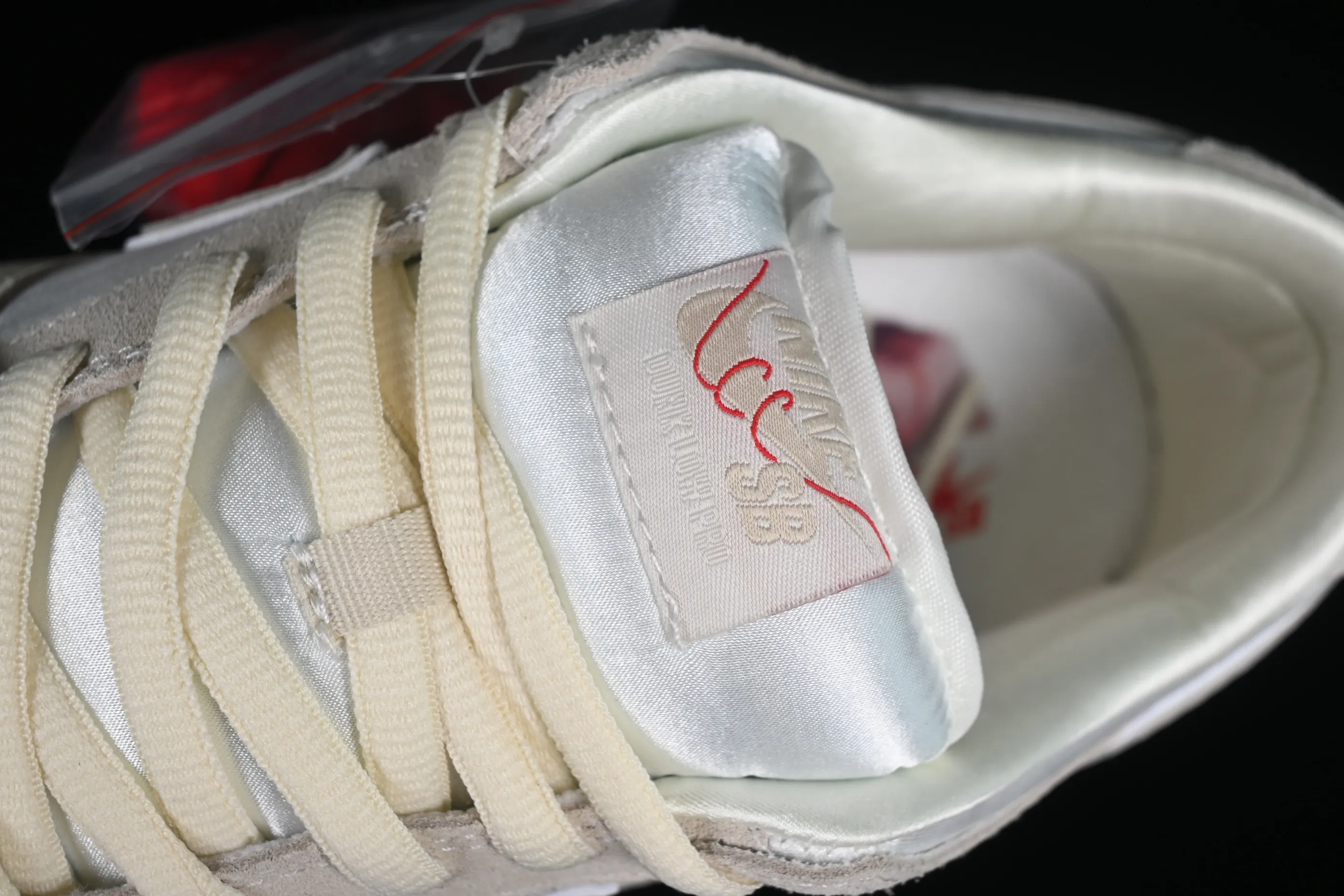 All Categories Nk SB Dunk Series Nk SB Dunk Low Low-top sneakers Z version Nk SB Dunk Low 2024 Valentine's Day theme SB low-top casual sneakers FZ5654-100